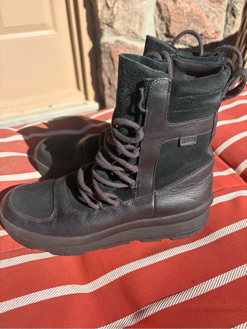 Roots Women's Size 8 Black Lace-Up Black Leather and Suede Boots